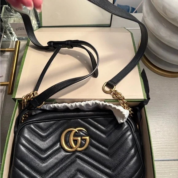 Authentic Small Gucci Black Leather Marymount Bag with Tan Interior - Picture 2 of 5